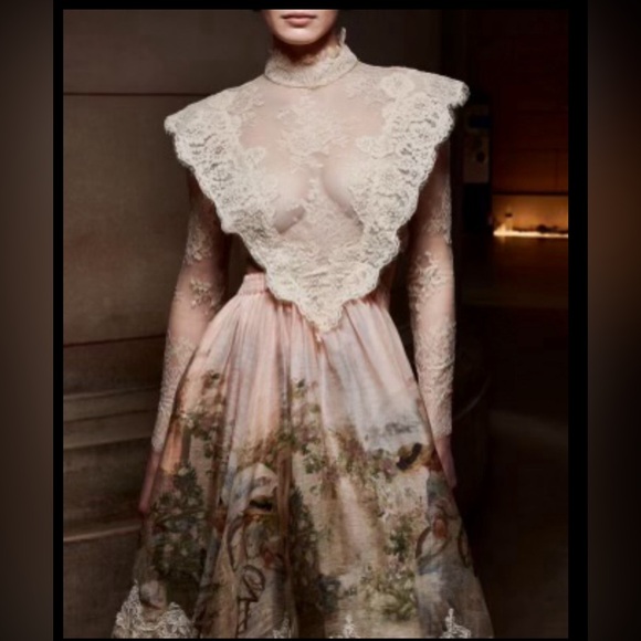 🌸AVAILABLE FOR HIRE🌸 Runway Luminosity Lyrical Corded Lace Gown - Picture 7 of 16